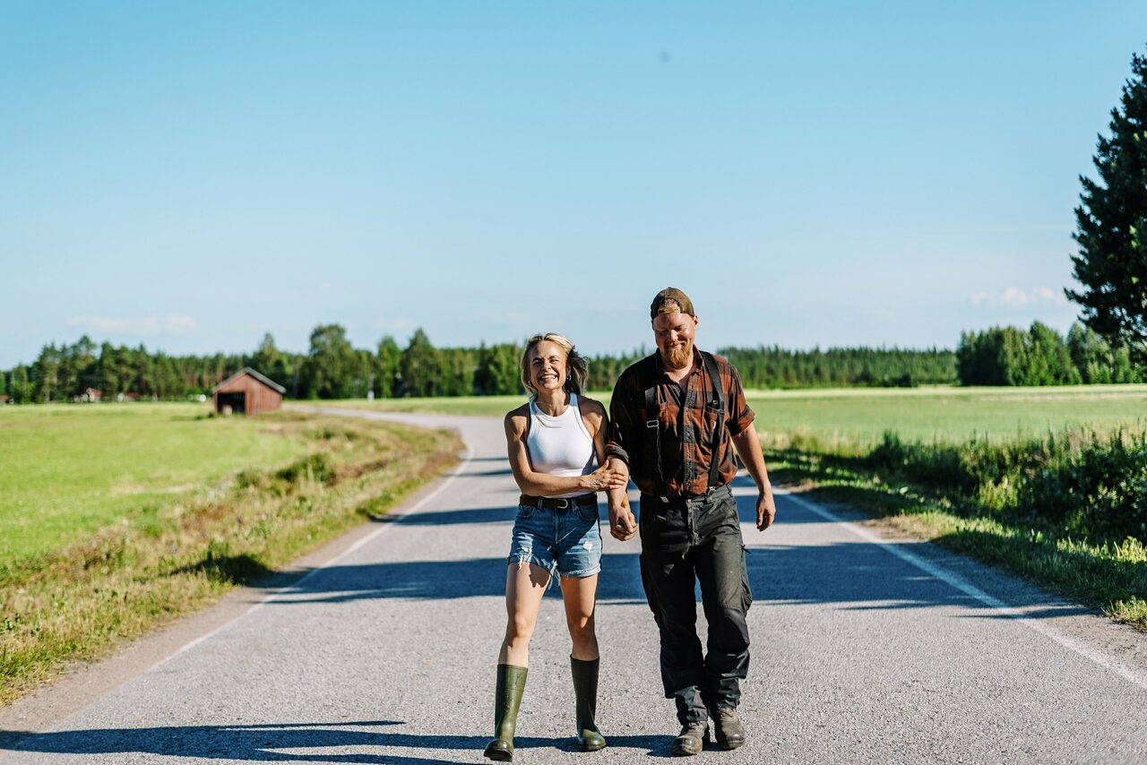 Farmari26 EK 8310 Kaisa ja Antti tiella 1